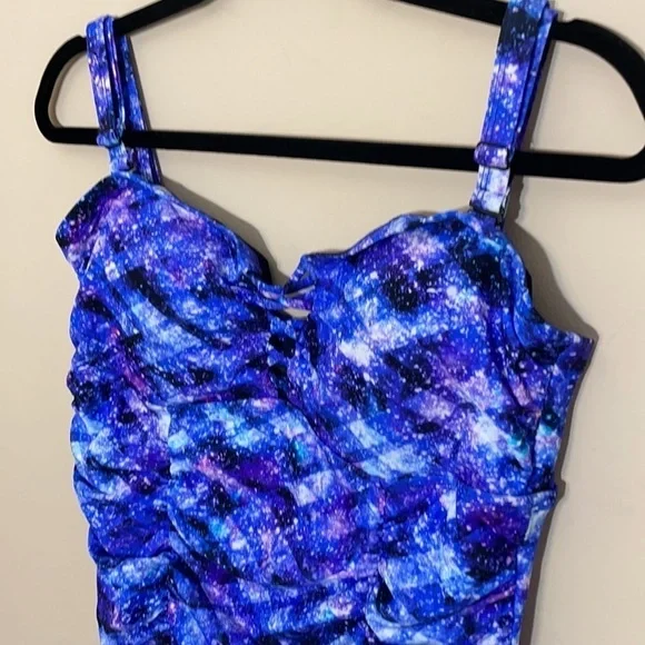 Torrid 0 GEO SPACE LATTICE RUCHED TANKINI TOP